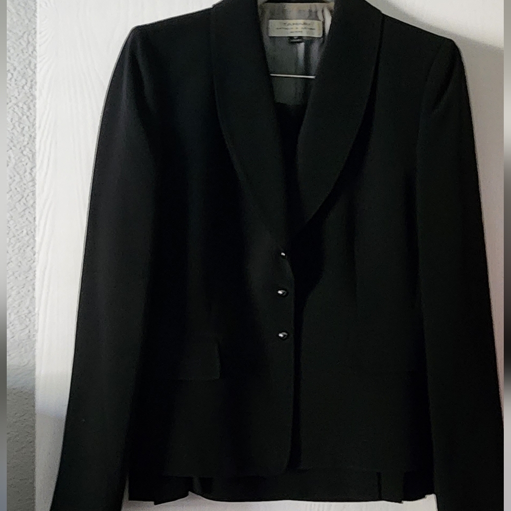 Women's professional skirt suit. Tahari petites. Black size 8P